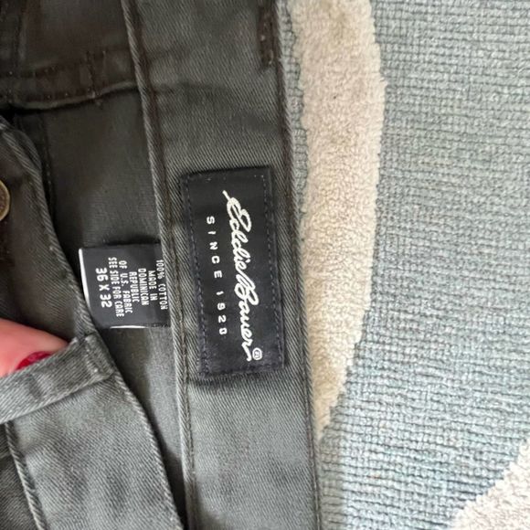 Eddie Bauer Wrinkle Resistant 5 Pocket Chino's Olive Size 36x32 - Picture 4 of 4